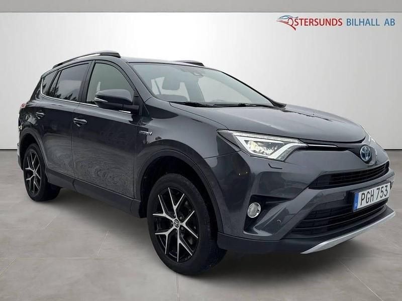 Grå Begagnad 2017 Toyota RAV4 Hybrid Active SUV | 219 900 kr (Lite dyr) - Bild 1/4