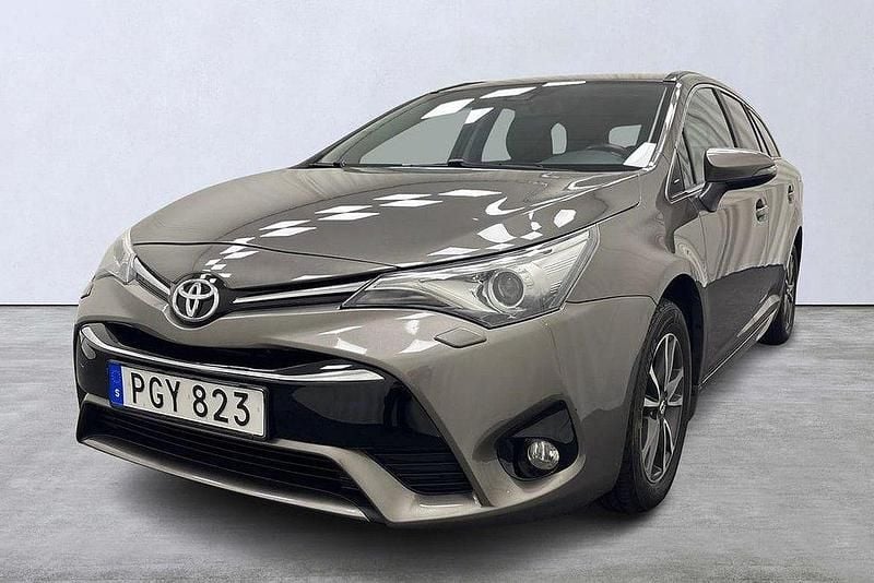 Mörkgrå Begagnad 2017 Toyota Avensis Kombi | 169 900 kr (Marknadspris) - Bild 1/4