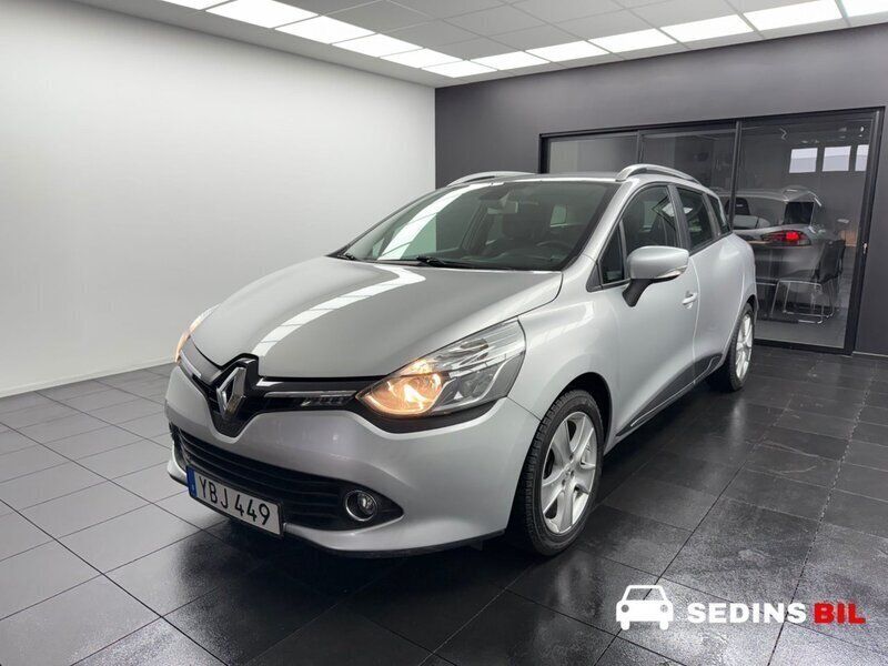Silver Begagnad 2016 Renault Clio GrandTour Dynamique Kombi | 99 900 kr (Marknadspris) - Bild 1/4