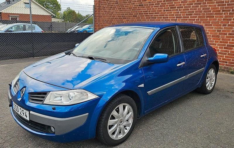 Mörkblå Begagnad 2006 Renault Mégane II Halvkombi | 39 900 kr - Bild 1/4