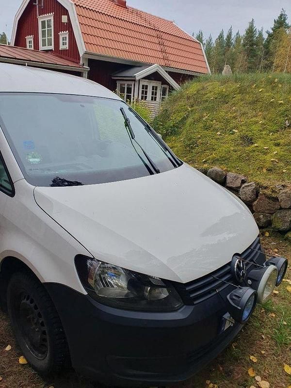 Vit Begagnad 2015 VW Caddy Minibuss | 97 000 kr (Lite dyr) - Bild 1/4