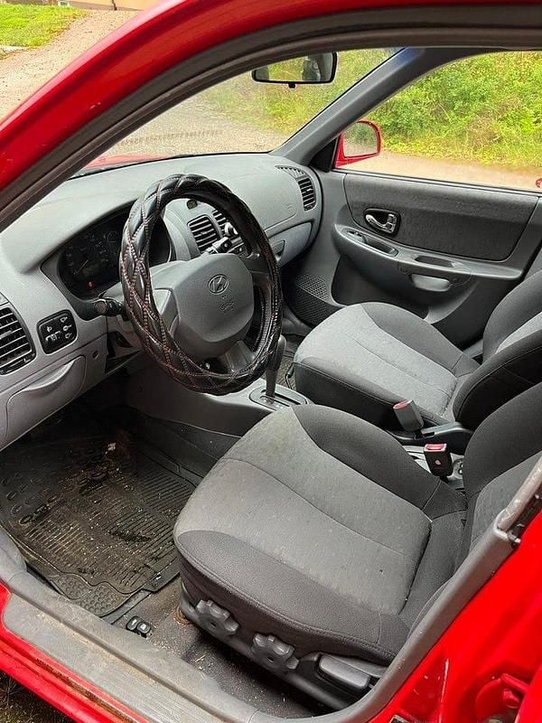 Begagnad Hyundai Accent 105 HK (77 kW) 2003