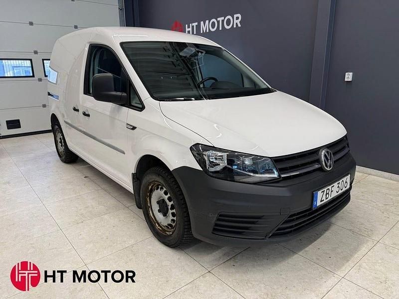 Vit Begagnad 2018 VW Caddy Minibuss | 124 800 kr (Marknadspris) - Bild 1/4
