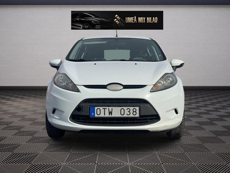 Vit Begagnad 2009 Ford Fiesta Trend Halvkombi | 32 000 kr (Marknadspris) - Bild 1/4
