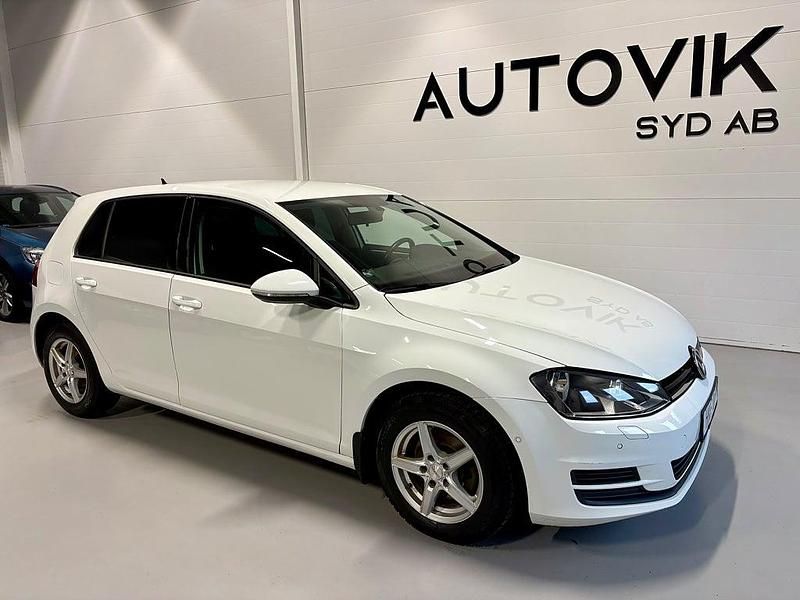 Vit Begagnad 2017 VW Golf VII R Halvkombi | 114 900 kr (Marknadspris) - Bild 1/4