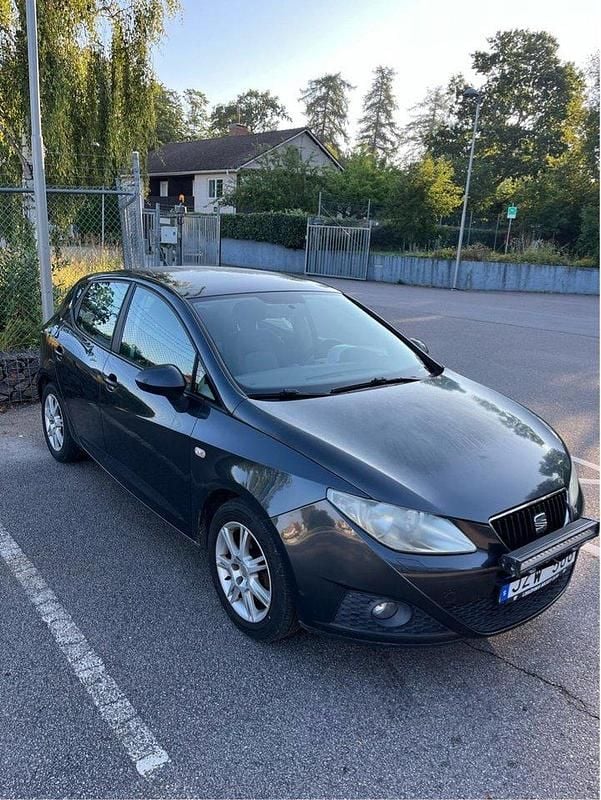 Grå Begagnad 2010 Seat Ibiza Style Halvkombi | 17 000 kr (Bra pris) - Bild 1/4