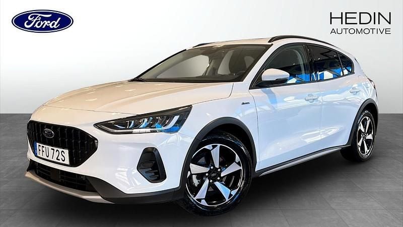 Vit (white) Begagnad 2024 Ford Focus Active Halvkombi | 219 900 kr (Bra pris) - Bild 1/4