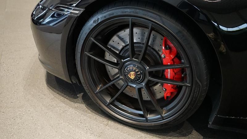 Begagnad Porsche 911 Carrera GTS 487 HK (358 kW) 2021 Svart Sportkupé