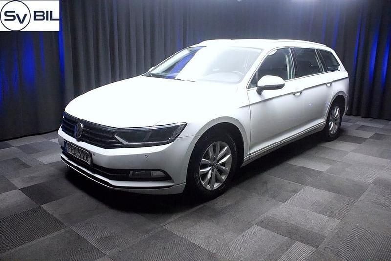 Vit Begagnad 2017 VW Passat Kombi | 149 000 kr (Superpris) - Bild 1/4