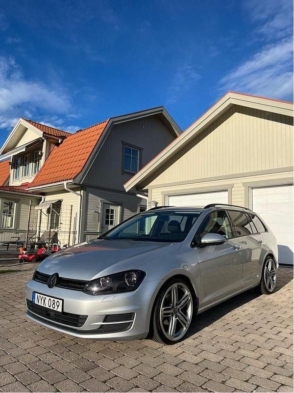 Silver Begagnad 2014 VW Golf VII Kombi | 82 000 kr (Marknadspris) - Bild 1/4