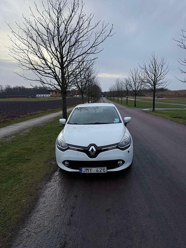Vit Begagnad 2013 Renault Clio IV | 59 000 kr (Marknadspris) - Bild 1/4