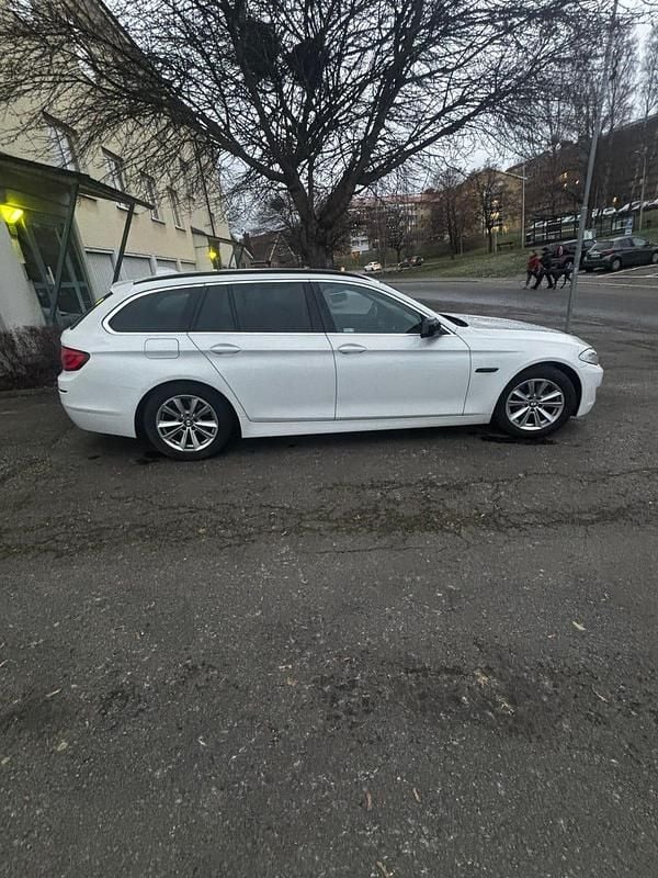 Begagnad 2011 BMW 520 Kombi | 80 000 kr (Bra pris) - Bild 1/4