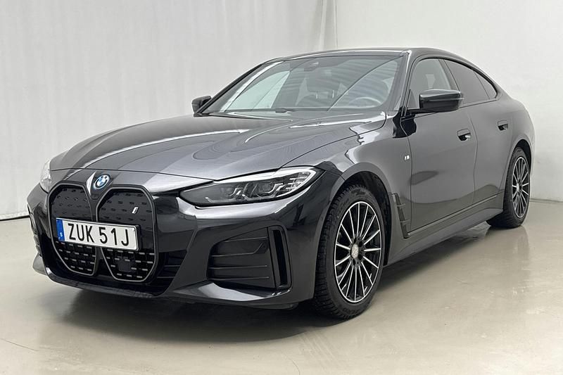 Svart Begagnad 2023 BMW i4 Shadowline Sedan | 365 000 kr (Superpris) - Bild 1/4