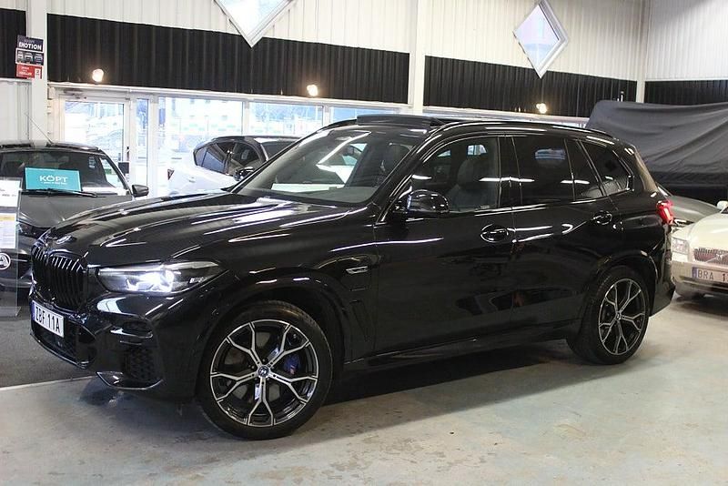 Svart Begagnad 2022 BMW X5 Shadowline SUV | 648 900 kr (Superpris) - Bild 1/4
