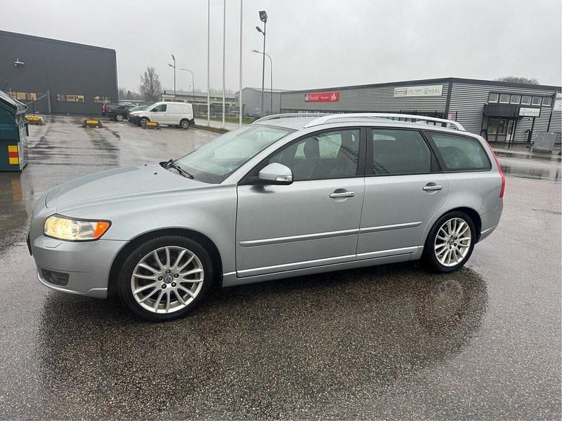 Silver Begagnad 2011 Volvo V50 Summum Kombi | 38 500 kr (Bra pris) - Bild 1/4