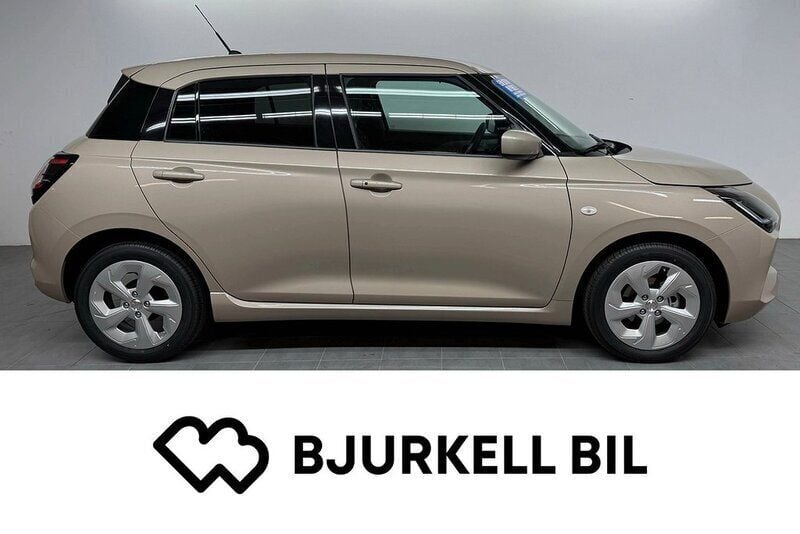 Caravan ivory Ny 2024 Suzuki Swift Halvkombi | 266 400 kr (Marknadspris) - Bild 1/4