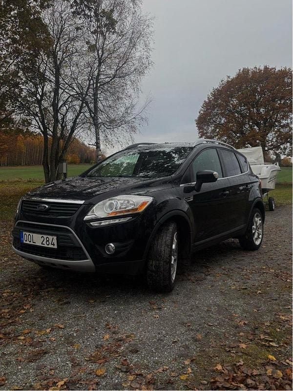 Svart Begagnad 2013 Ford Kuga Titanium SUV | 93 000 kr (Bra pris) - Bild 1/4