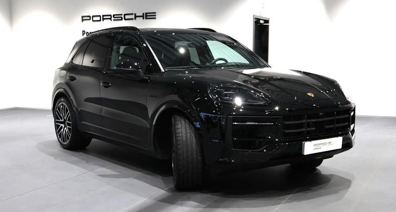 Begagnad Porsche Cayenne 470 HK (345 kW) 2025 Svart SUV