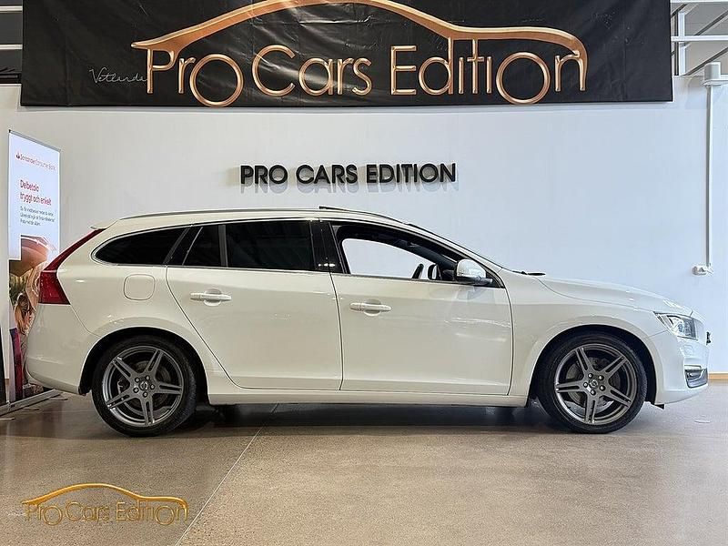 Begagnad Volvo V60 Summum 181 HK (133 kW) 2013 Vit Kombi