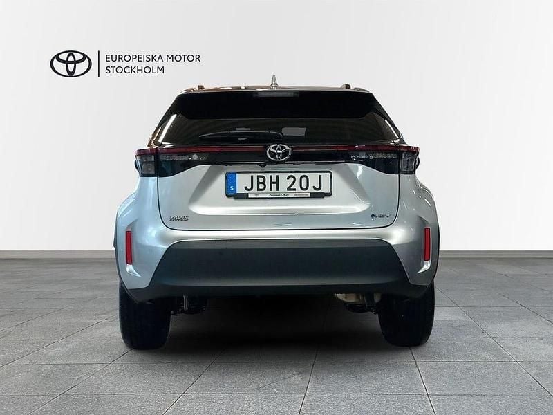 Begagnad Toyota Yaris Hybrid Active 117 HK (86 kW) 2025 Silver