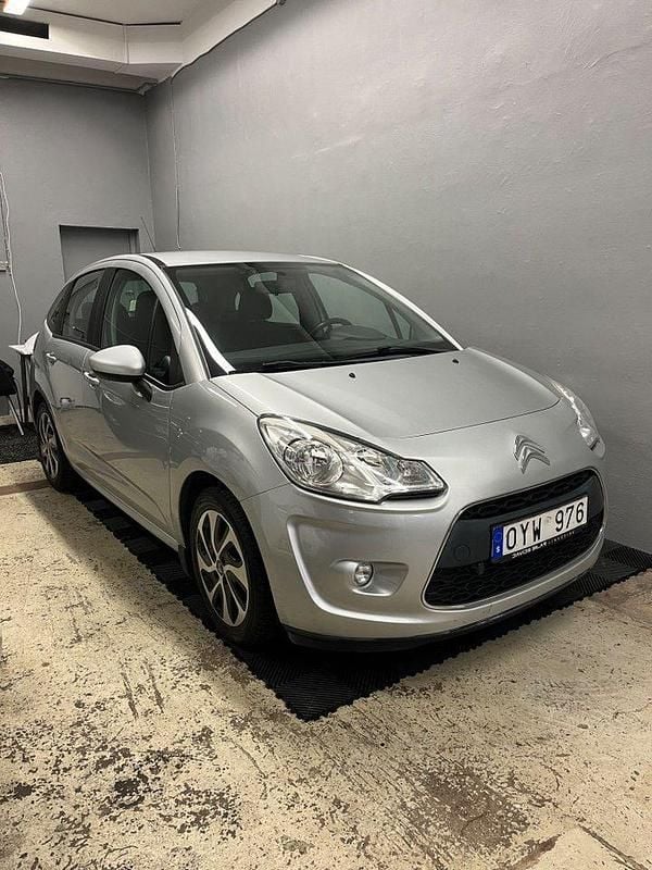 Silver Begagnad 2011 Citroën C3 Halvkombi | 42 500 kr (Marknadspris) - Bild 1/4