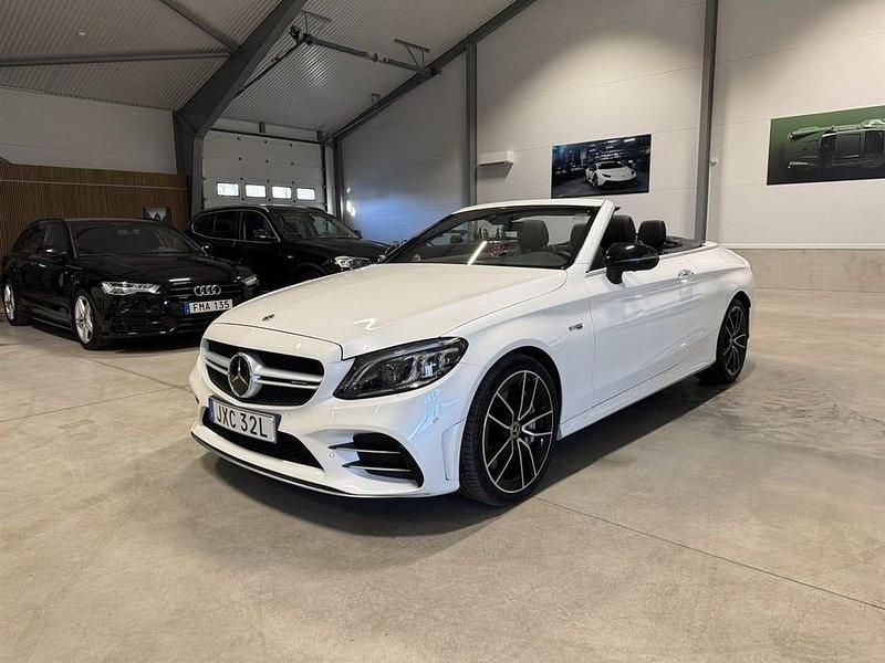 Vit Begagnad 2023 Mercedes C43 AMG AMG line Cab | 749 900 kr - Bild 1/4