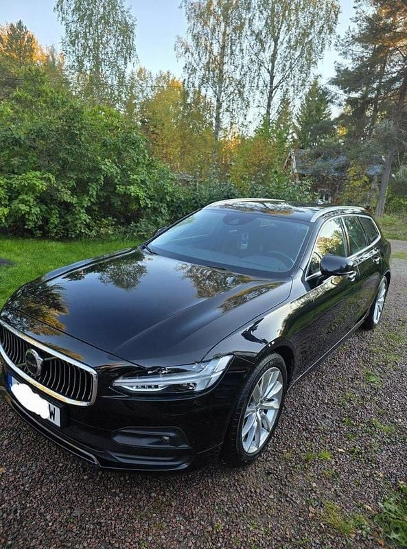 Svart Begagnad 2021 Volvo V90 Momentum Kombi | 289 000 kr (Marknadspris) - Bild 1/4