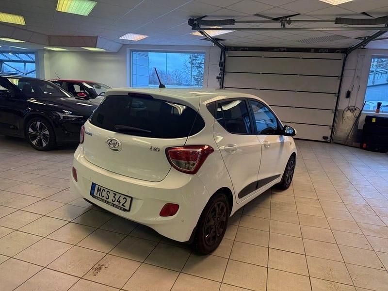 Begagnad Hyundai i10 67 HK (49 kW) 2016 Vit Halvkombi