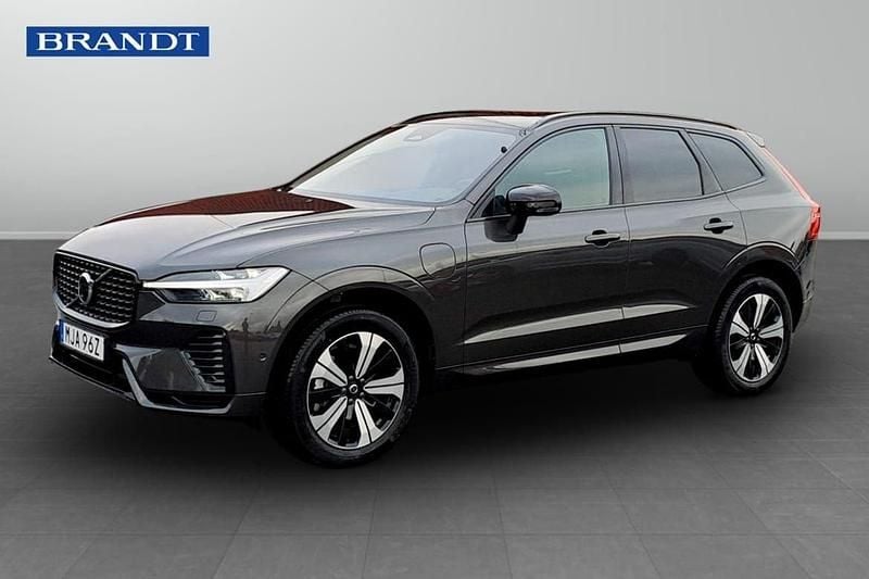 Grå Begagnad 2025 Volvo XC60 Plus SUV | 569 900 kr (Marknadspris) - Bild 1/4