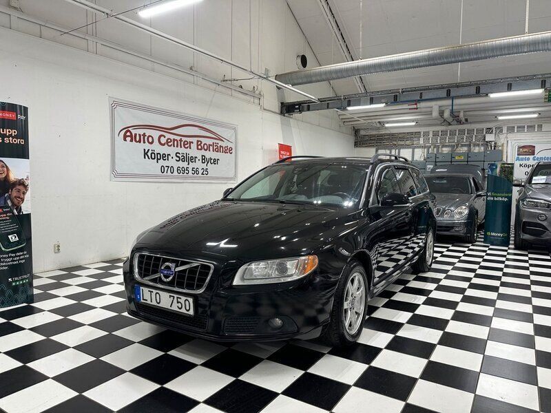Svart Begagnad 2011 Volvo V70 Momentum Kombi | 69 900 kr (Marknadspris) - Bild 1/4