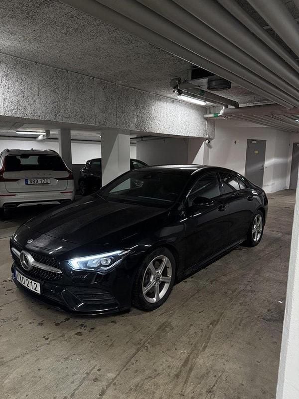 Svart Begagnad 2020 Mercedes CLA200 AMG Sportkupé | 265 000 kr (Superpris) - Bild 1/4
