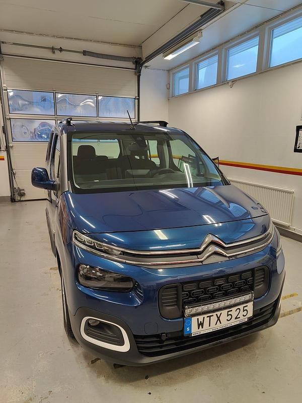 Begagnad Citroën Berlingo Feel 110 HK (80 kW) 2019 Blå metallic Minibuss