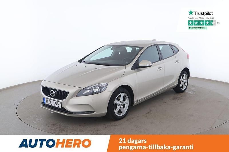 Ljusbrun Begagnad 2017 Volvo V40 Kinetic Kombi | 123 000 kr (Marknadspris) - Bild 1/4