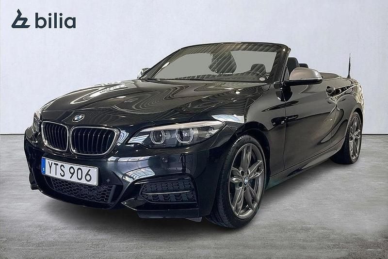 Svart Begagnad 2018 BMW M240 Cab | 389 900 kr (Superpris) - Bild 1/4