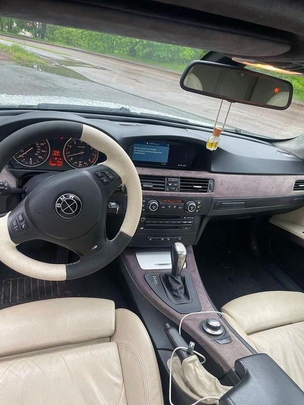 Begagnad BMW 328 233 HK (171 kW) 2008 Vit Sportkupé