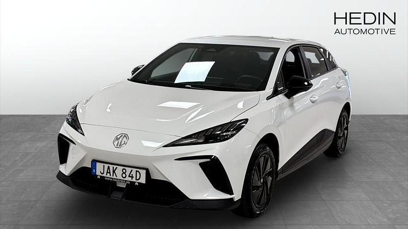 Vit (white) Begagnad 2023 MG MG4 EV Halvkombi | 259 900 kr (Marknadspris) - Bild 1/4