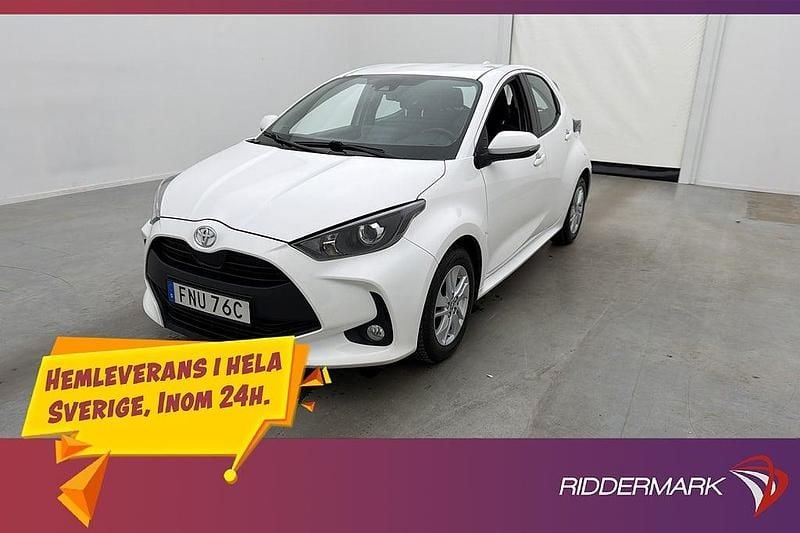 Vit Begagnad 2021 Toyota Yaris Active Halvkombi | 174 800 kr (Marknadspris) - Bild 1/3