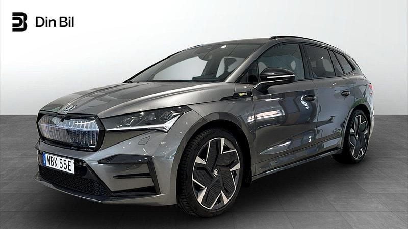 Grå Begagnad 2024 Skoda Enyaq iV RS SUV | 539 900 kr (Marknadspris) - Bild 1/4