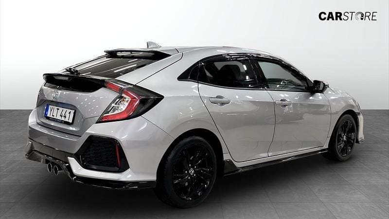 Begagnad Honda Civic 182 HK (133 kW) 2017 Silver Halvkombi
