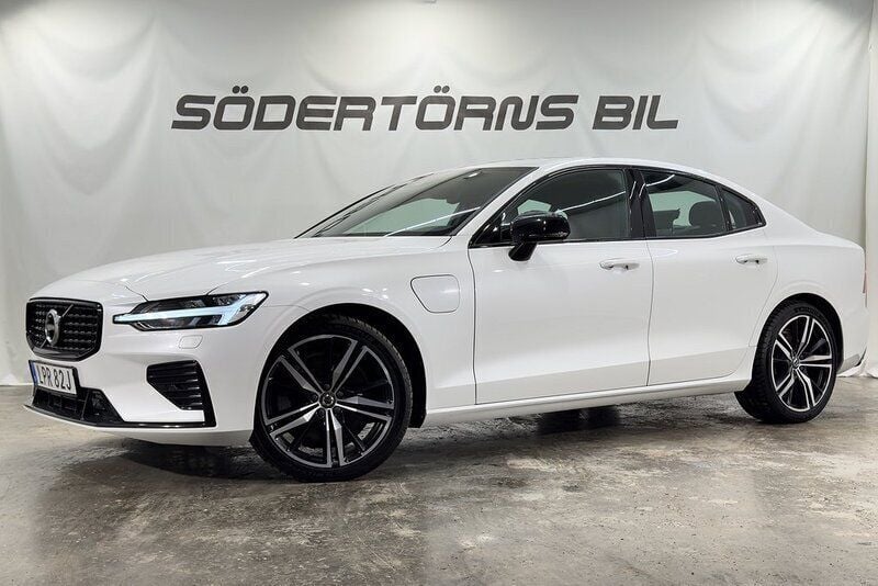 Vit Begagnad 2020 Volvo S60 R-Design Sedan | 364 900 kr (Marknadspris) - Bild 1/4