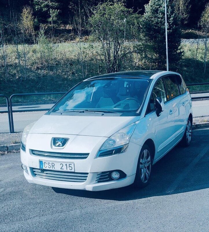 Vit Begagnad 2010 Peugeot 5008 Minibuss | 22 000 kr (Bra pris) - Bild 1/4