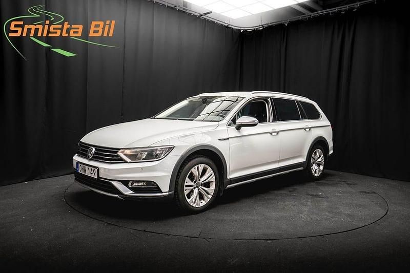 Vit Begagnad 2017 VW Passat Alltrack Kombi | 139 900 kr (Superpris) - Bild 1/3