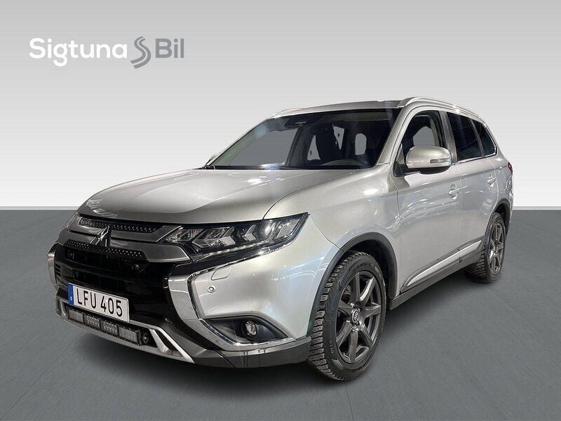 Silver Begagnad 2018 Mitsubishi Outlander SUV | 199 900 kr (Marknadspris) - Bild 1/3