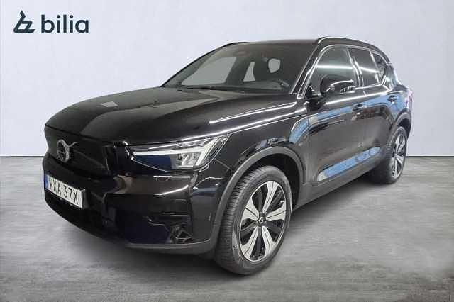 Svart Begagnad 2022 Volvo XC40 Core SUV | 339 900 kr - Bild 1/3