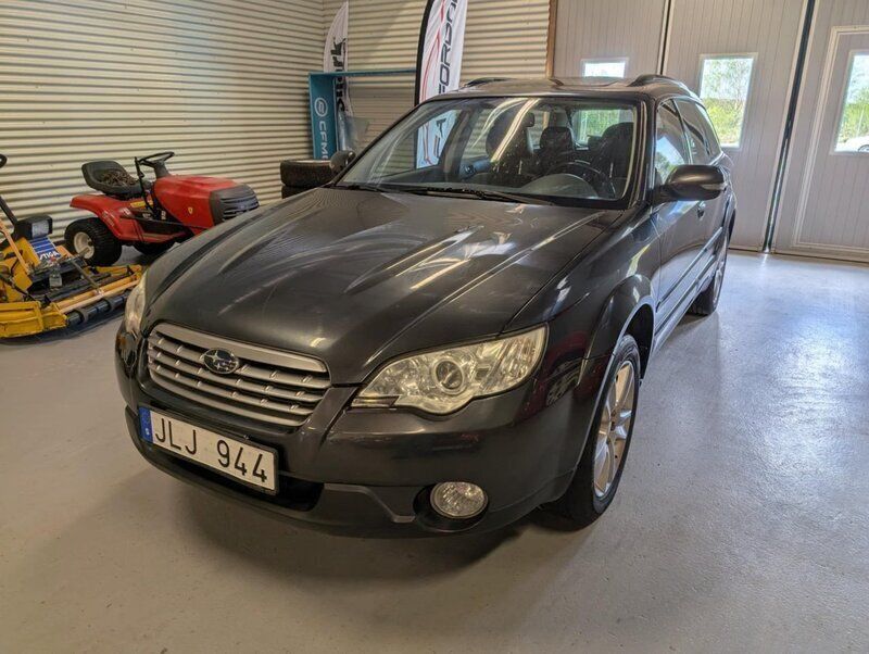 Mörkgrå Begagnad 2007 Subaru Outback SUV | 59 900 kr (Marknadspris) - Bild 1/4