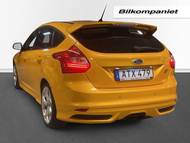 Begagnad Ford Focus ST 253 HK (186 kW) 2014 Gul Halvkombi