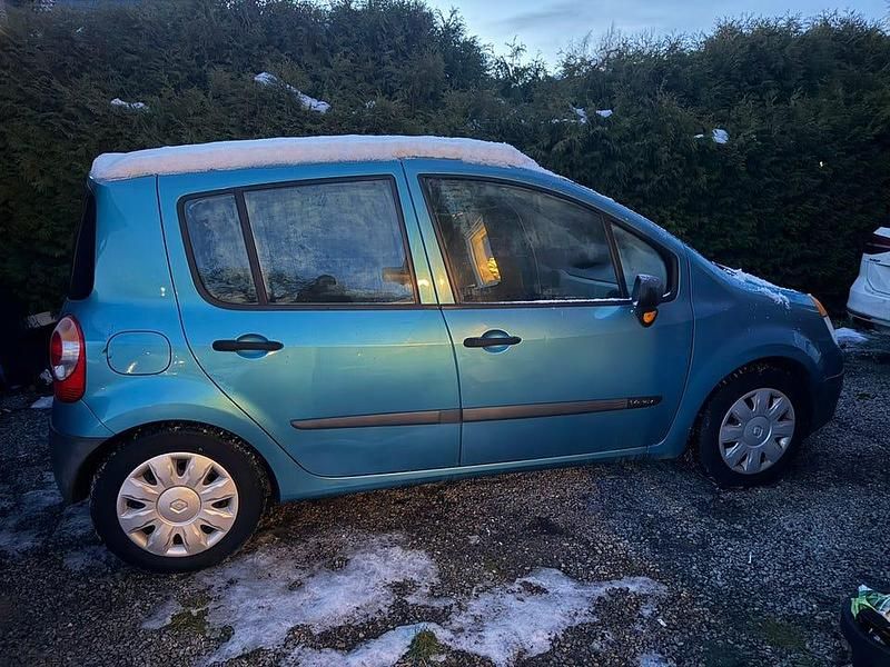 Begagnad Renault Modus 98 HK (72 kW) 2006 Minibuss