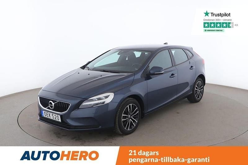 Mörkblå (blå) Begagnad 2016 Volvo V40 Momentum Kombi | 148 000 kr (Bra pris) - Bild 1/4