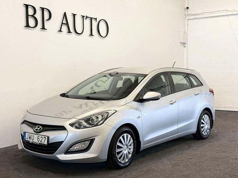 Silver Begagnad 2012 Hyundai i30 Select Kombi | 89 900 kr (Marknadspris) - Bild 1/4