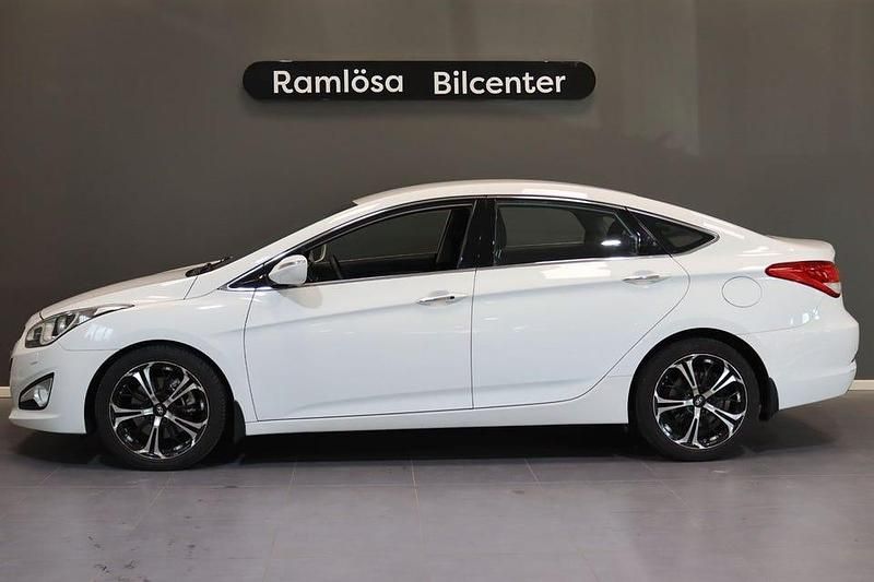 Vit Begagnad 2011 Hyundai i40 Sedan | 78 900 kr (Lite dyr) - Bild 1/4